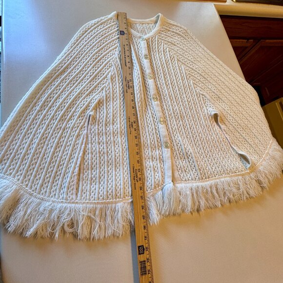 VTG Crochet Poncho Cardigan Sweater Cape OSFM White Fringe 70s Boho Grandma - Picture 5 of 7